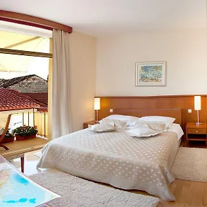 **** Couette-café Royal Croatie